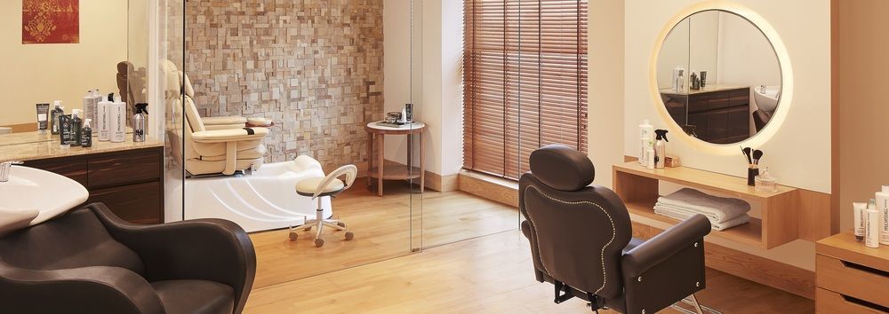 Taj Swarna, Amritsar Exterior foto A treatment room at the Harley Street Clinic
