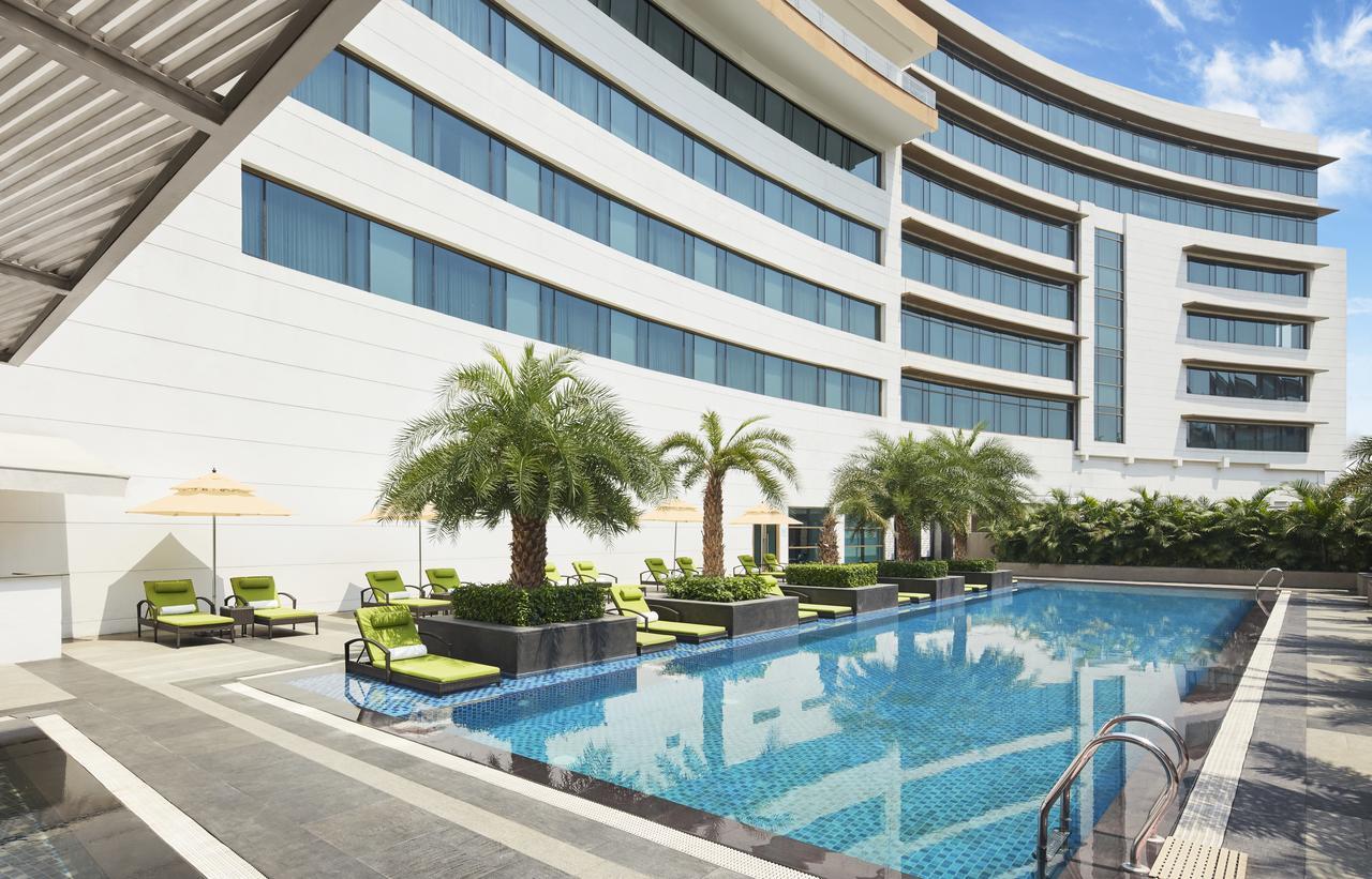 Taj Swarna, Amritsar Exterior foto The pool at the hotel