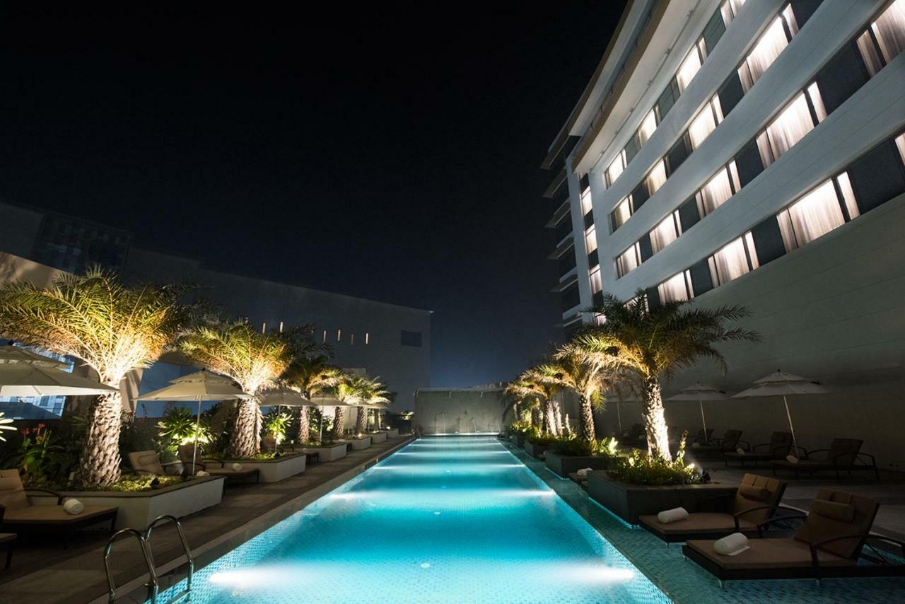 Taj Swarna, Amritsar Exterior foto The pool at the hotel