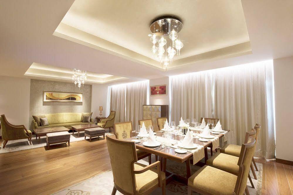 Taj Swarna, Amritsar Exterior foto A private dining room at the hotel