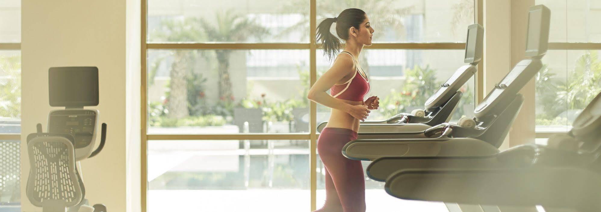 Taj Swarna, Amritsar Exterior foto A woman exercising on a treadmill